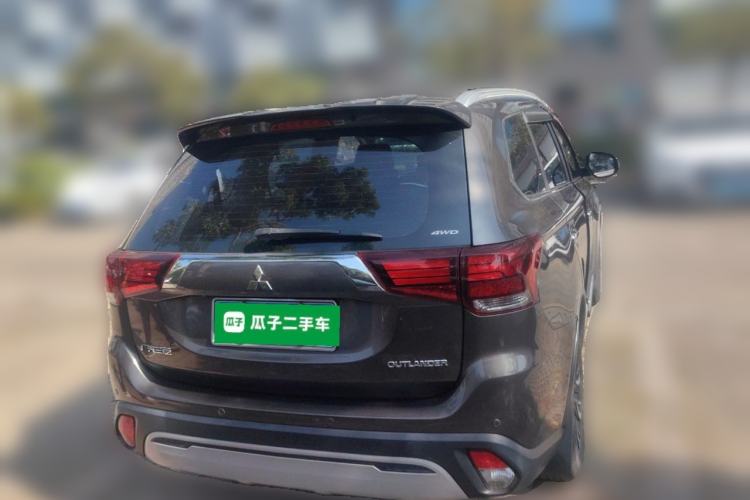 Used Mitsubishi Outlander 2019 2.4L 4x4 Zhi Xiang Edition 7 Seats China V Emission Standard Rear Right 45 Deg
