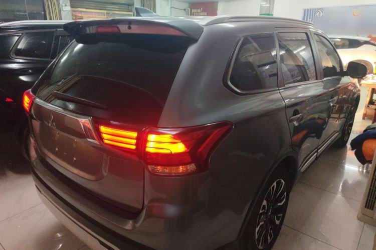 Used Mitsubishi Outlander 2019 2.0L Two-Wheel Drive Comfort Edition 5 Seats China VI Standard Rear Right 45 Deg