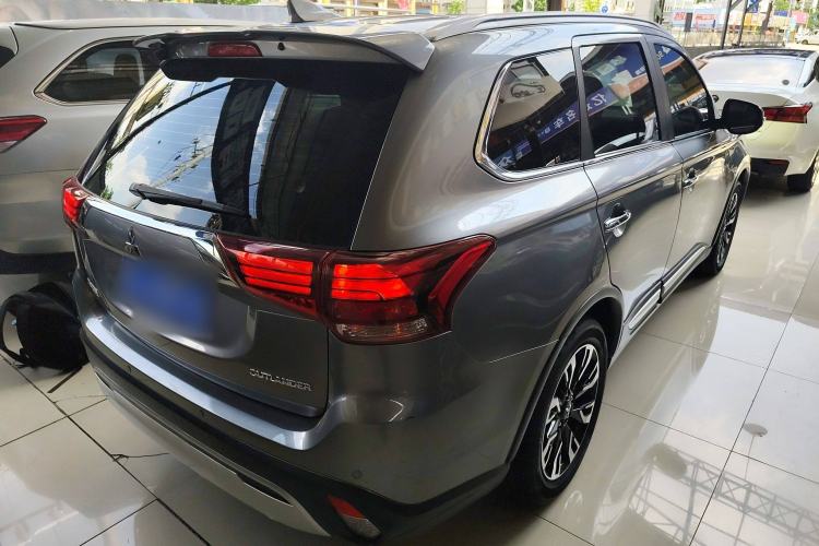 Used Mitsubishi Outlander 2019 2.4L 4x4 Zhi Xiang Edition 7 Seats China VI Standard Rear Right 45 Deg