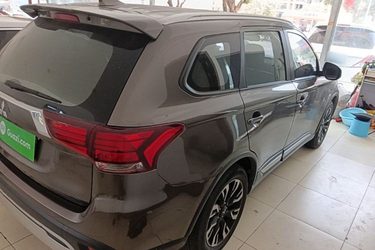 Used Mitsubishi Outlander 2019 2.0L Two-Wheel Drive Comfort Edition 5 Seats China VI Standard Rear Right 45 Deg
