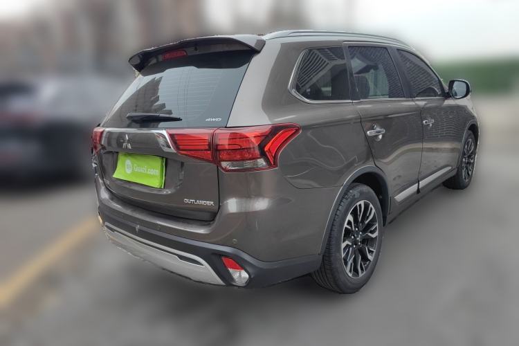 Used Mitsubishi Outlander 2019 2.4L 4x4 Zhi Xiang Edition 5 Seats China V Emission Standard Rear Right 45 Deg