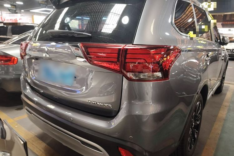 Used Mitsubishi Outlander 2019 2.0L Two-Wheel Drive Comfort Edition 7-Seater China VI Standard Rear Right 45 Deg