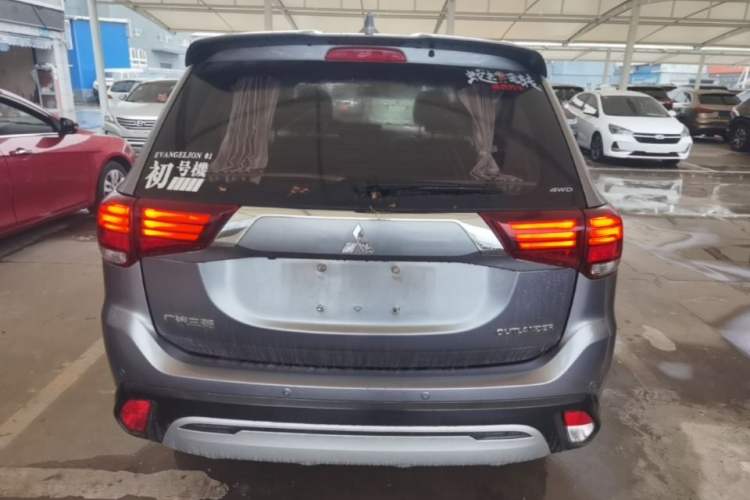 Used Mitsubishi Outlander 2019 2.4L 4x4 Zhi Xiang Edition 7 Seats China VI Standard Rear