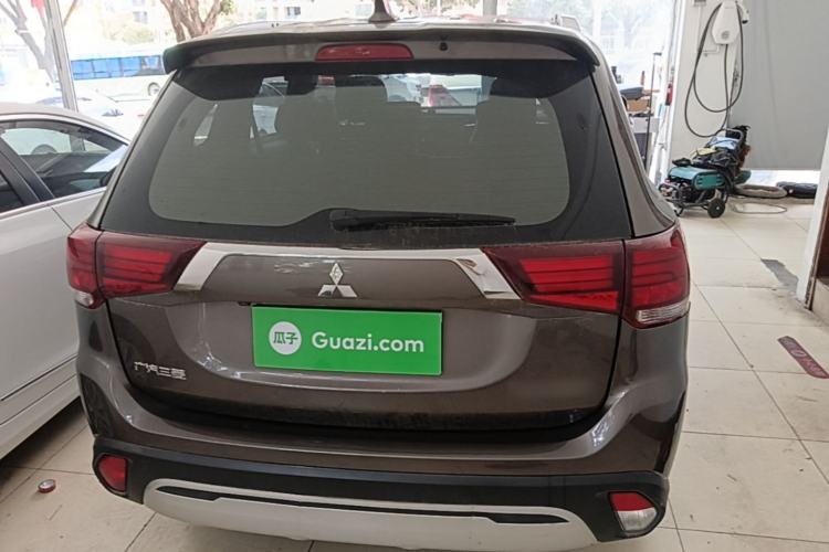 Used Mitsubishi Outlander 2019 2.0L Two-Wheel Drive Comfort Edition 5 Seats China VI Standard Rear
