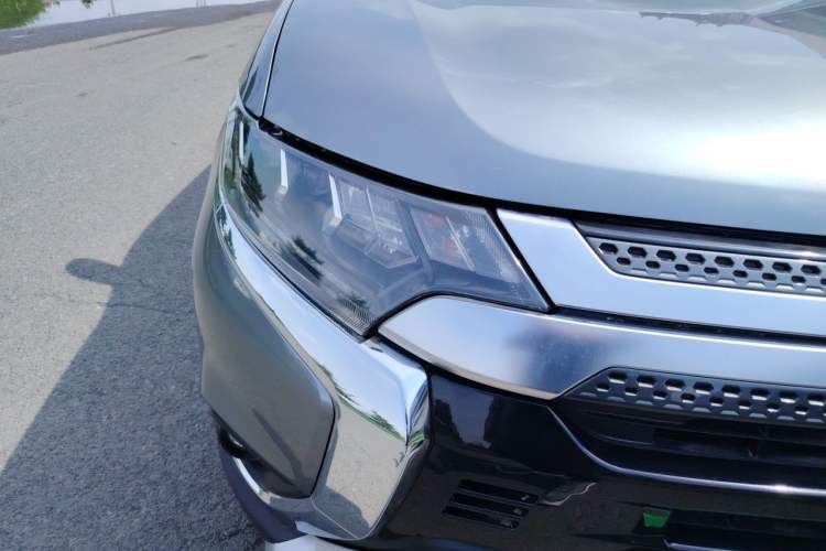 Used Mitsubishi Outlander 2019 2.4L 4x4 Zhi Xiang Edition 5 Seats China VI Standard Right Front Headlight