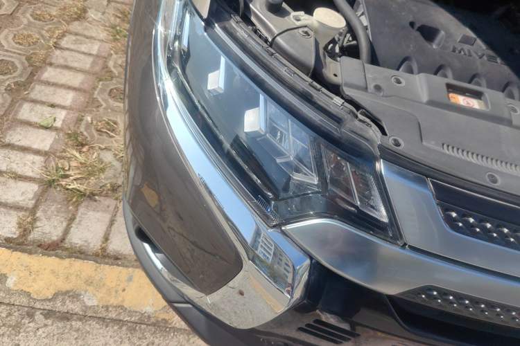Used Mitsubishi Outlander 2019 2.4L 4x4 Zhi Xiang Edition 7 Seats China V Emission Standard Right Front Headlight