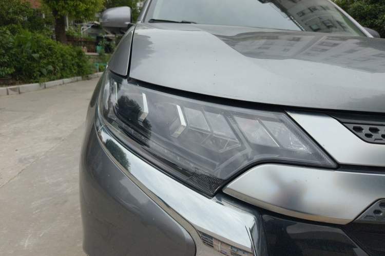 Used Mitsubishi Outlander 2019 2.4L 4x4 Zhi Xiang Edition 7 Seats China VI Standard Right Front Headlight