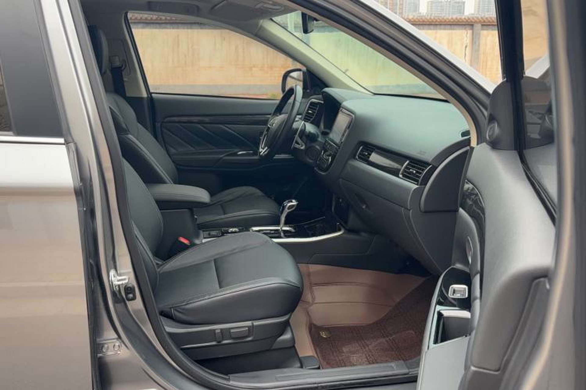 Used Mitsubishi Outlander 2019 2.4L 4x4 Zhi Xiang Edition 7 Seats China VI Standard Right Front Seat
