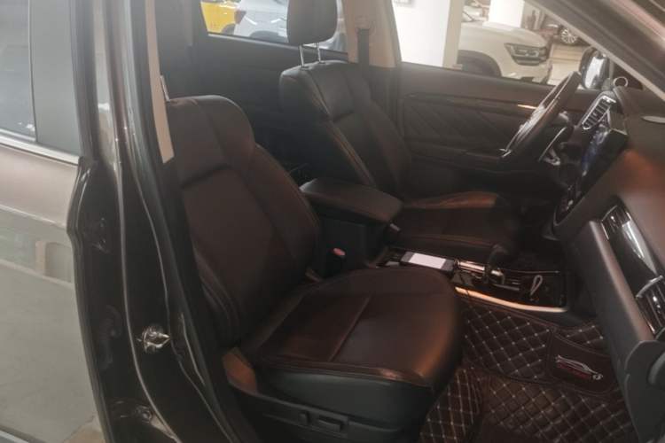 Used Mitsubishi Outlander 2019 2.4L 4x4 Zhi Xiang Edition 7 Seats China V Emission Standard Right Front Seat