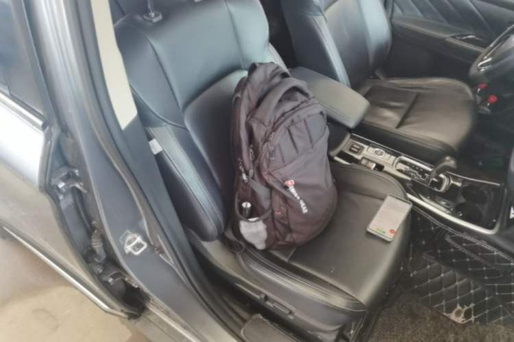 Used Mitsubishi Outlander 2019 2.4L 4x4 Zhi Xiang Edition 7 Seats China VI Standard Right Front Seat