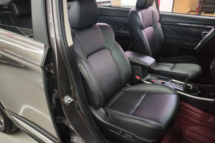 Used Mitsubishi Outlander 2019 2.0L Two-Wheel Drive Comfort Edition 7-Seater China VI Standard Right Front Seat