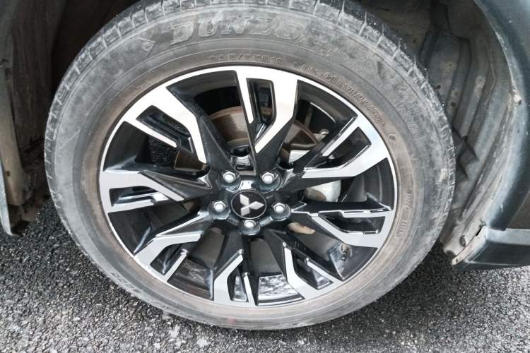 Used Mitsubishi Outlander 2019 2.0L Two-Wheel Drive Comfort Edition 5 Seats China VI Standard Right Front Wheel Hub