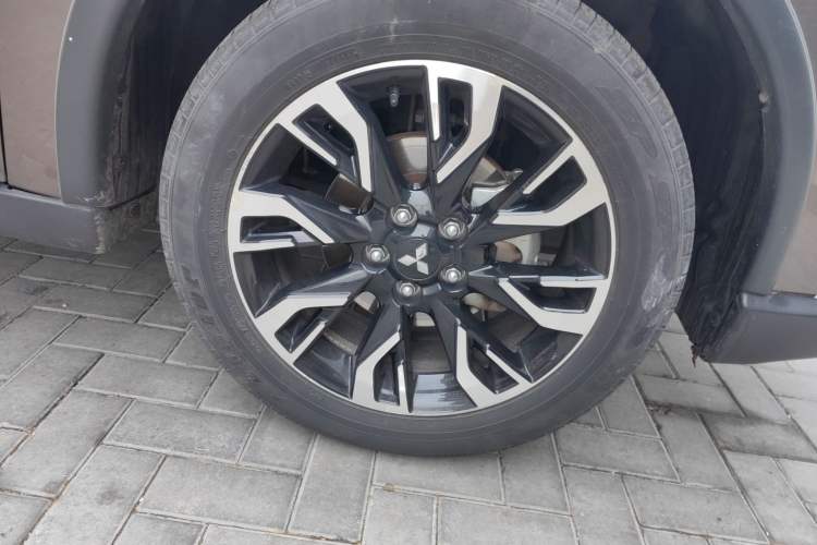 Used Mitsubishi Outlander 2019 2.4L 4x4 Zhi Xiang Edition 5 Seats China V Emission Standard Right Front Wheel Hub