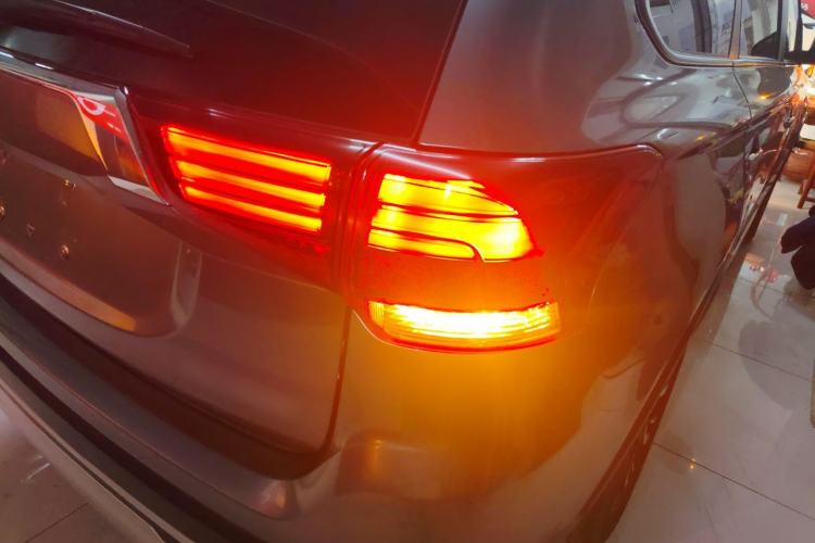 Used Mitsubishi Outlander 2019 2.0L Two-Wheel Drive Comfort Edition 5 Seats China VI Standard Right Rear Taillight