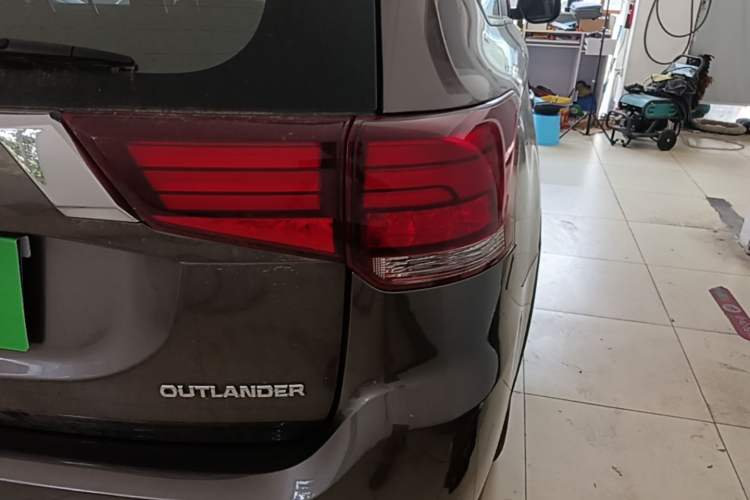 Used Mitsubishi Outlander 2019 2.0L Two-Wheel Drive Comfort Edition 5 Seats China VI Standard Right Rear Taillight