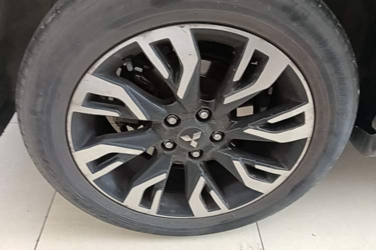 Used Mitsubishi Outlander 2019 2.0L Two-Wheel Drive Comfort Edition 5 Seats China VI Standard Right Rear Wheel Hub