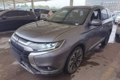 Used Mitsubishi Outlander 2019 2.4L 4x4 Zhi Xiang Edition 7 Seats China VI Standard