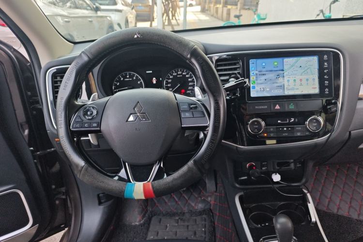 Used Mitsubishi Outlander 2019 2.4L 4x4 Zhi Xiang Edition 7 Seats China VI Standard Steering Wheel