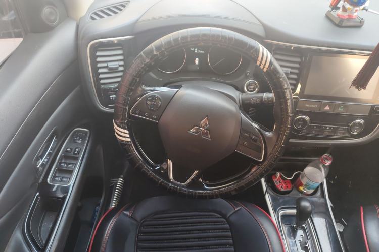 Used Mitsubishi Outlander 2019 2.0L Two-Wheel Drive Comfort Edition 5 Seats China V Standard Steering Wheel