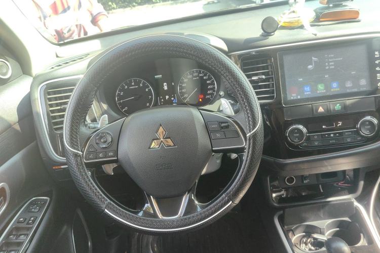 Used Mitsubishi Outlander 2019 2.4L 4x4 Zhi Xiang Edition 7 Seats China V Emission Standard Steering Wheel