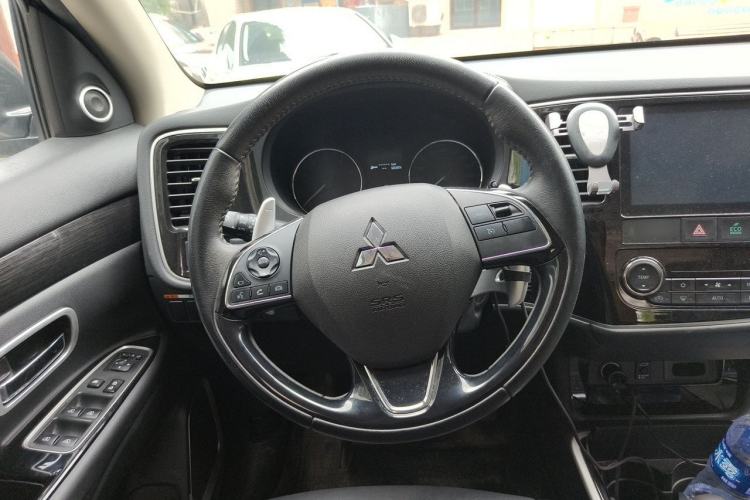 Used Mitsubishi Outlander 2019 2.4L 4x4 Zhi Xiang Edition 7 Seats China VI Standard Steering Wheel