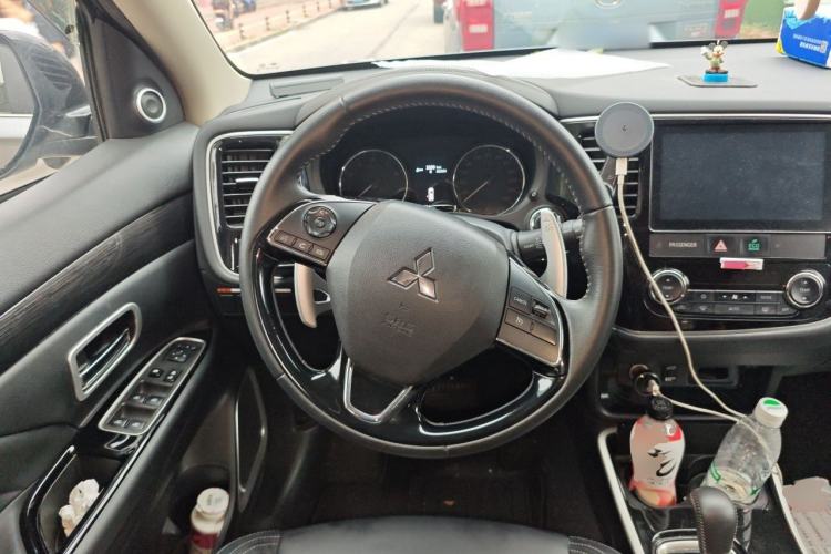 Used Mitsubishi Outlander 2019 2.4L 4x4 Zhi Xiang Edition 5 Seats China VI Standard Steering Wheel
