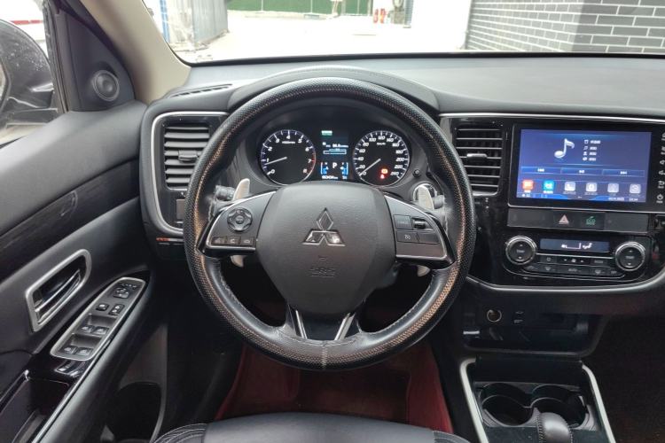 Used Mitsubishi Outlander 2019 2.4L 4x4 Zhi Xiang Edition 5 Seats China V Emission Standard Steering Wheel