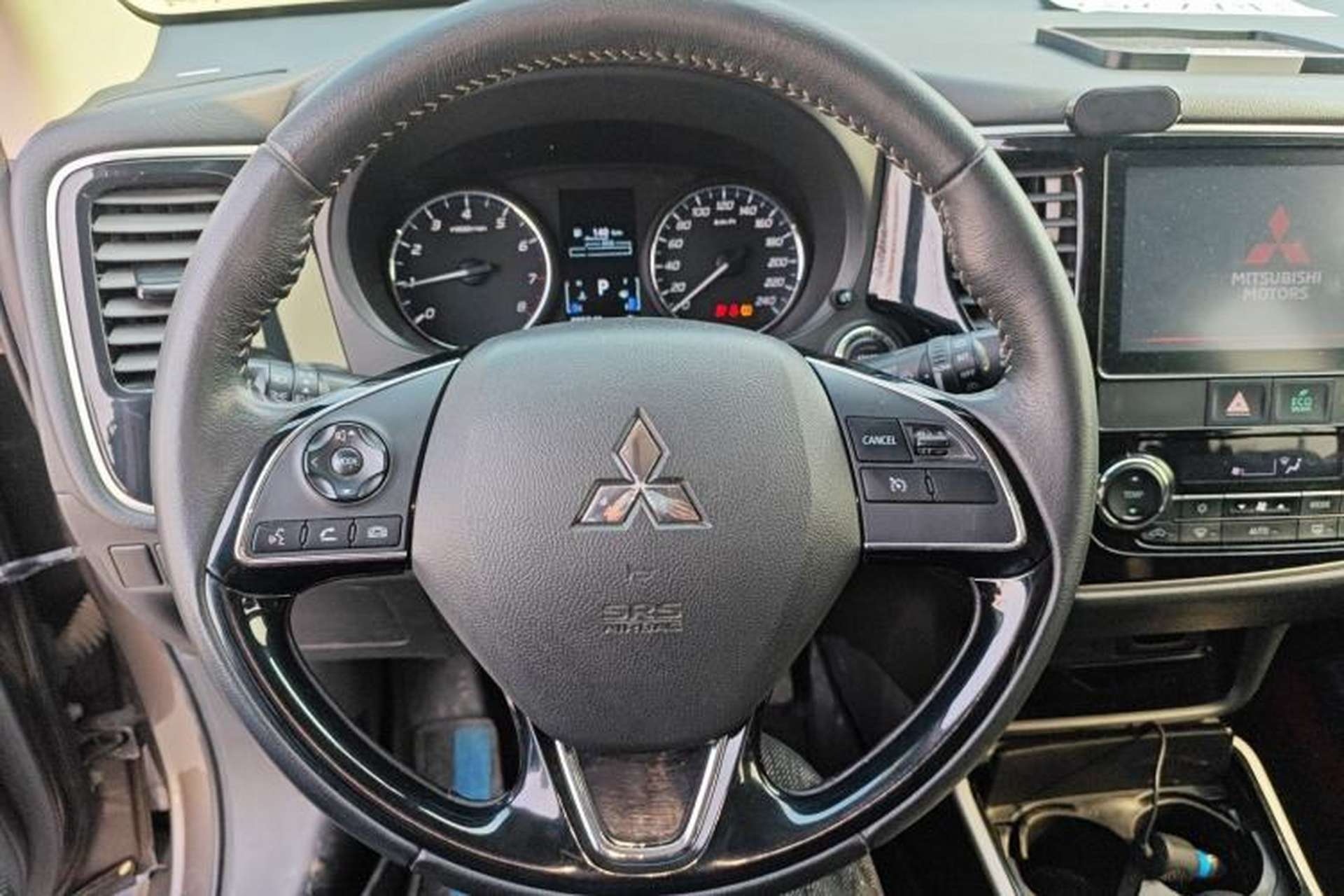 Used Mitsubishi Outlander 2019 2.0L Two-Wheel Drive Comfort Edition 5 Seats China V Standard Steering Wheel