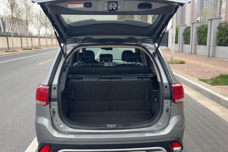 Used Mitsubishi Outlander 2019 2.4L 4x4 Zhi Xiang Edition 7 Seats China VI Standard Trunk