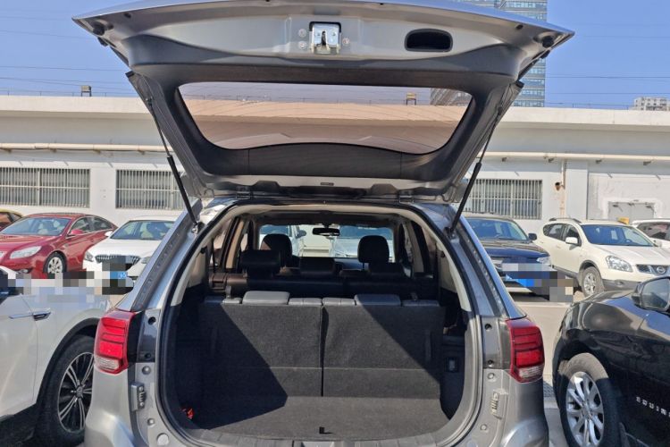 Used Mitsubishi Outlander 2019 2.0L Two-Wheel Drive Comfort Edition 7-Seater China VI Standard Trunk
