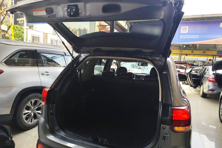 Used Mitsubishi Outlander 2019 2.4L 4x4 Zhi Xiang Edition 7 Seats China VI Standard Trunk