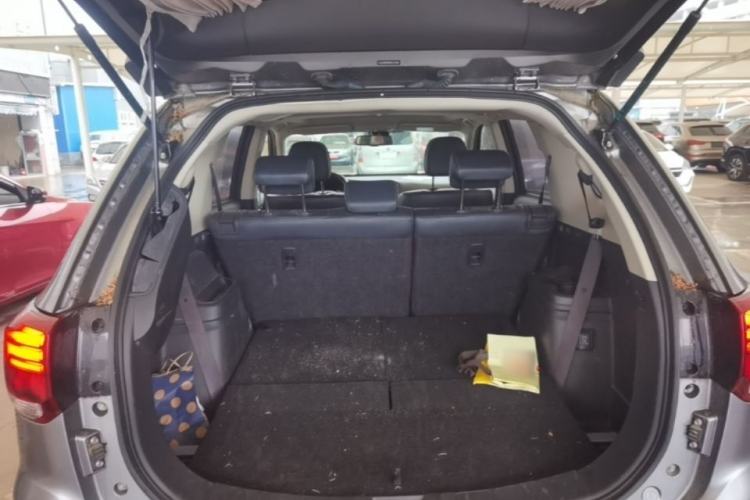 Used Mitsubishi Outlander 2019 2.4L 4x4 Zhi Xiang Edition 7 Seats China VI Standard Trunk