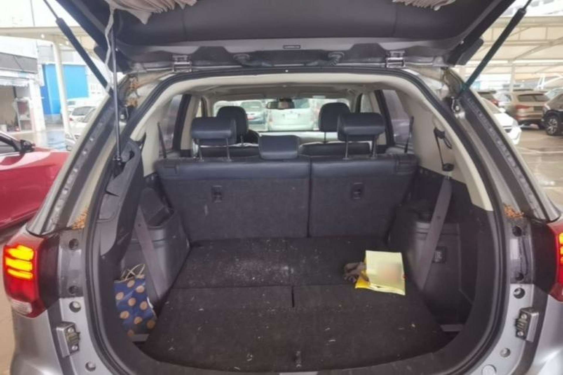 Used Mitsubishi Outlander 2019 2.4L 4x4 Zhi Xiang Edition 7 Seats China VI Standard Trunk