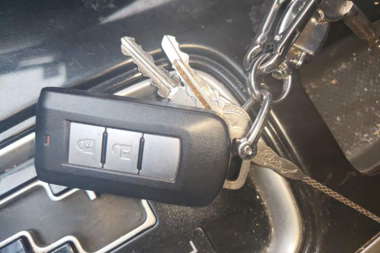 Used Mitsubishi Outlander 2019 2.0L Two-Wheel Drive Comfort Edition 5 Seats China V Standard Vehicle Key
