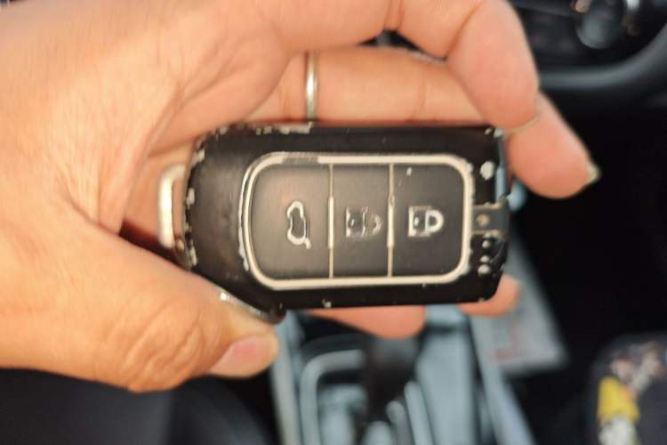 Used Mitsubishi Outlander 2019 2.4L 4x4 Zhi Xiang Edition 5 Seats China VI Standard Vehicle Key