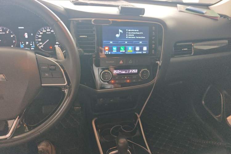 Used Mitsubishi Outlander 2019 2.4L 4x4 Zhi Xiang Edition 5 Seats China VI Standard Audio And AC Panel