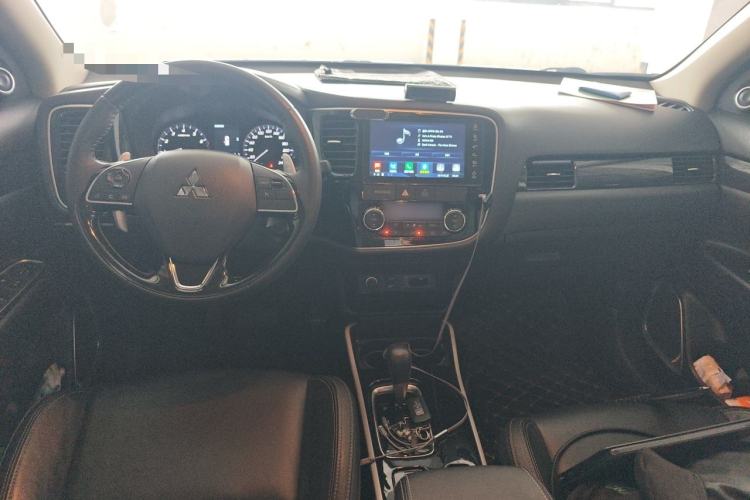 Used Mitsubishi Outlander 2019 2.4L 4x4 Zhi Xiang Edition 5 Seats China VI Standard Center Console