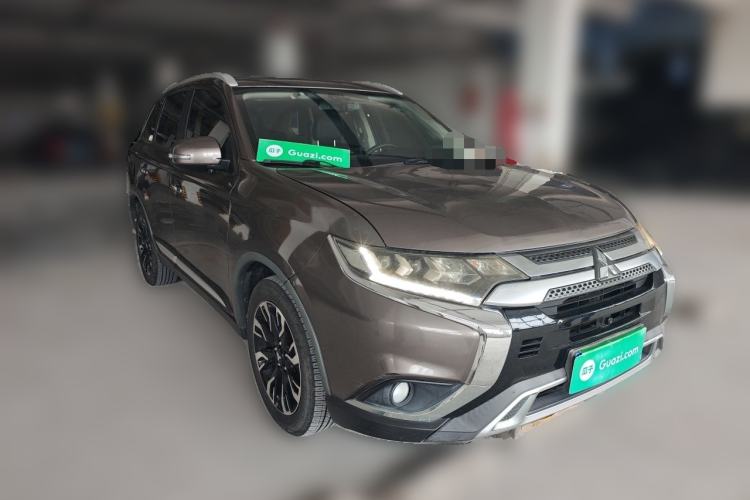 Used Mitsubishi Outlander 2019 2.4L 4x4 Zhi Xiang Edition 5 Seats China VI Standard Front Right 45 Deg