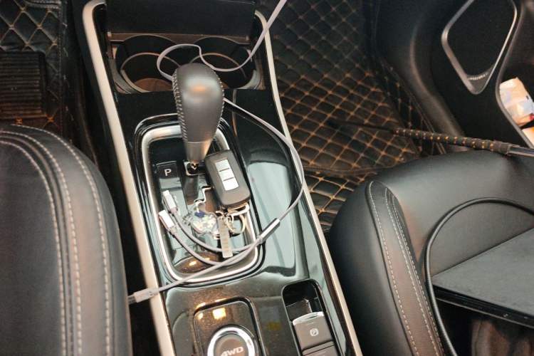 Used Mitsubishi Outlander 2019 2.4L 4x4 Zhi Xiang Edition 5 Seats China VI Standard Gear Lever
