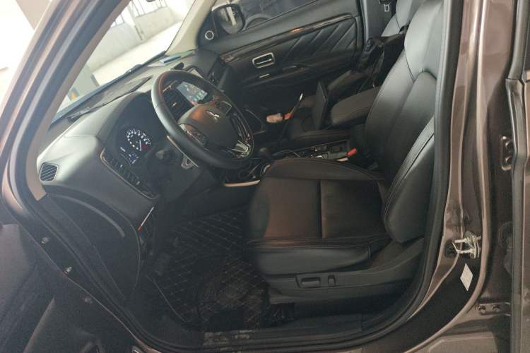 Used Mitsubishi Outlander 2019 2.4L 4x4 Zhi Xiang Edition 5 Seats China VI Standard Left Front Seat