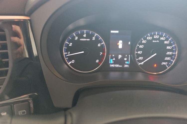 Used Mitsubishi Outlander 2019 2.4L 4x4 Zhi Xiang Edition 5 Seats China VI Standard Odometer Close Up
