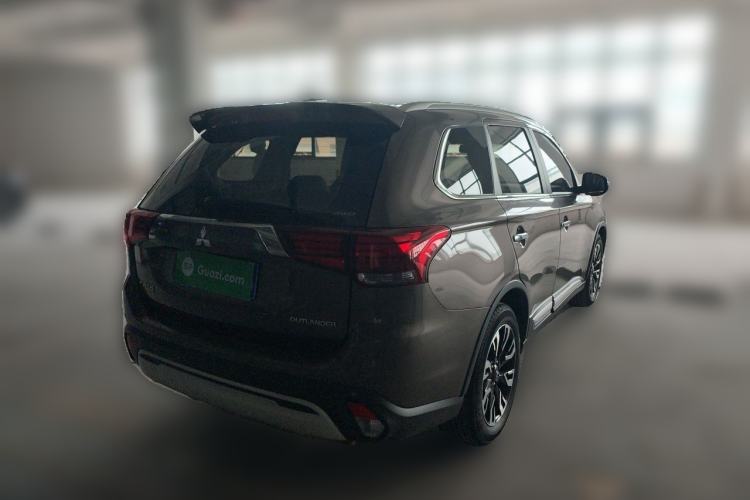 Used Mitsubishi Outlander 2019 2.4L 4x4 Zhi Xiang Edition 5 Seats China VI Standard Rear Right 45 Deg