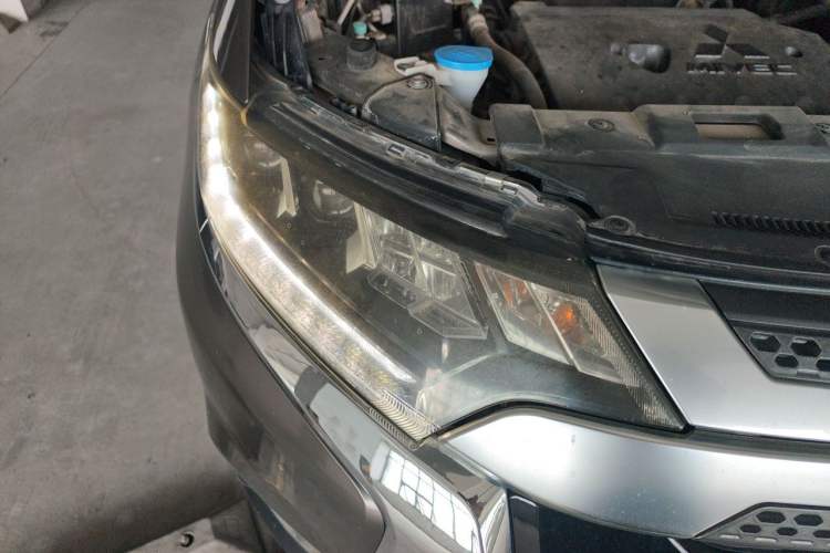 Used Mitsubishi Outlander 2019 2.4L 4x4 Zhi Xiang Edition 5 Seats China VI Standard Right Front Headlight