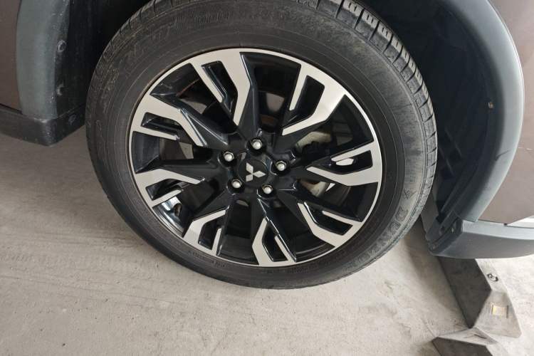 Used Mitsubishi Outlander 2019 2.4L 4x4 Zhi Xiang Edition 5 Seats China VI Standard Right Front Wheel Hub