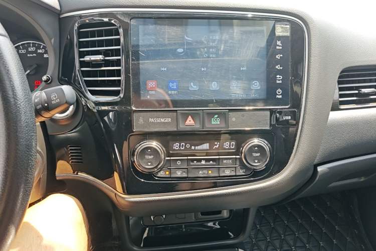 Used Mitsubishi Outlander 2019 2.0L Two-Wheel Drive Comfort Edition 5 Seats China VI Standard Audio And AC Panel