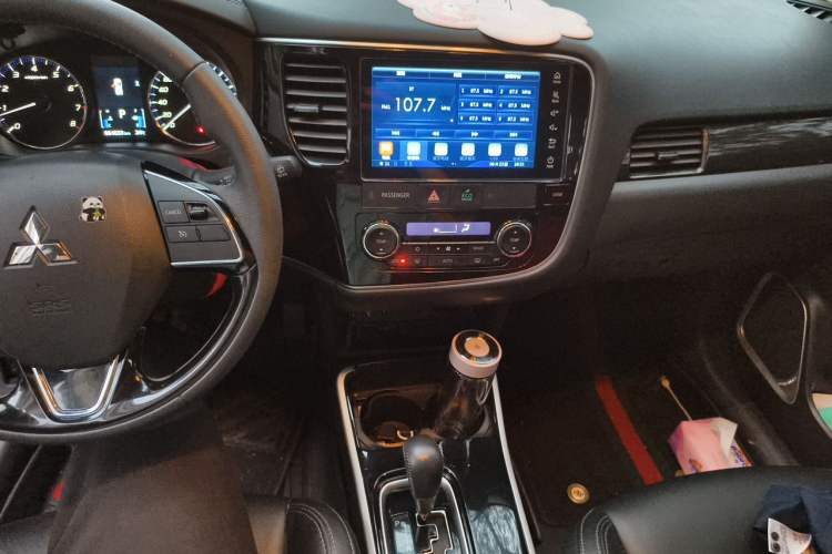 Used Mitsubishi Outlander 2019 2.0L Two-Wheel Drive Comfort Edition 5 Seats China VI Standard Audio And AC Panel