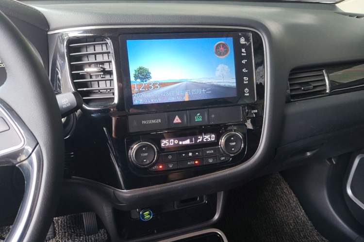 Used Mitsubishi Outlander 2019 2.0L Two-Wheel Drive Comfort Edition 5 Seats China VI Standard Audio And AC Panel