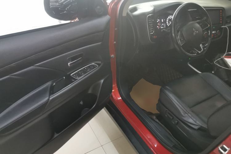 Used Mitsubishi Outlander 2019 2.0L Two-Wheel Drive Comfort Edition 5 Seats China VI Standard Driver Seat
