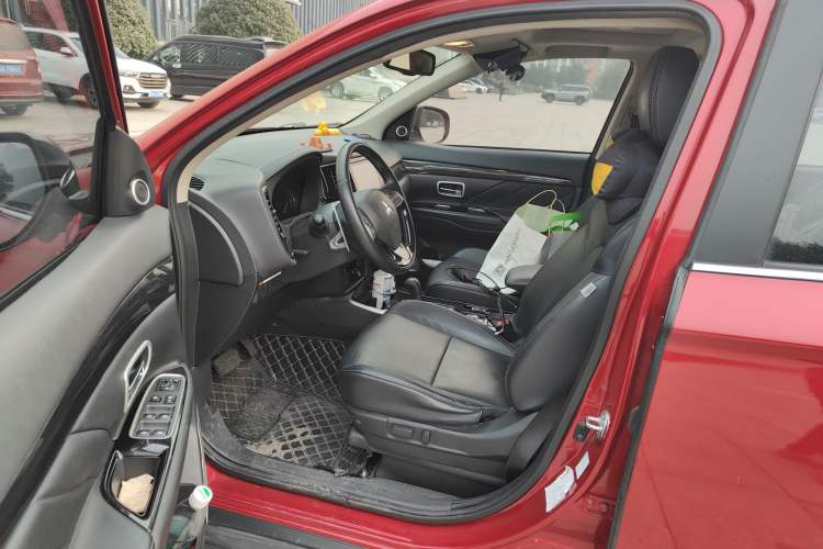 Used Mitsubishi Outlander 2019 2.4L 4x4 Zhi Xiang Edition 5 Seats China VI Standard Driver Seat