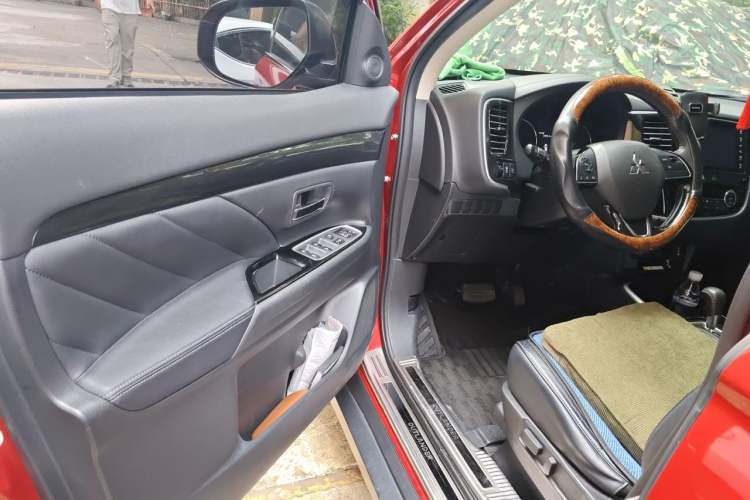 Used Mitsubishi Outlander 2019 2.0L Two-Wheel Drive Comfort Edition 5 Seats China V Standard Driver Seat
